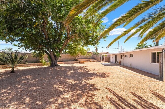 Building Photo - 2749 Del Mar Pl
