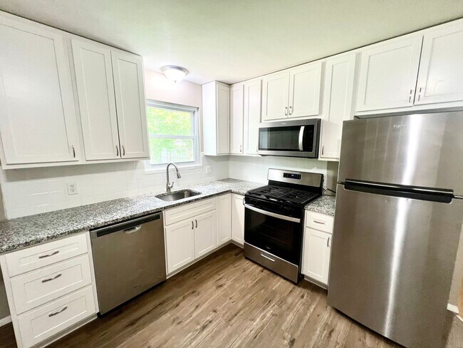 Building Photo - Charming 3 Bedroom Home in Florissant – Pr...
