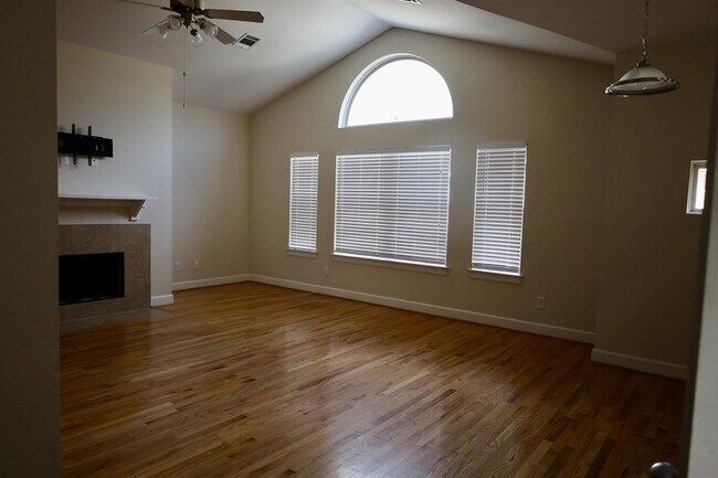 Building Photo - 3605 Main Plaza Dr