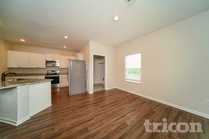 Building Photo - 966 Minden Terrace