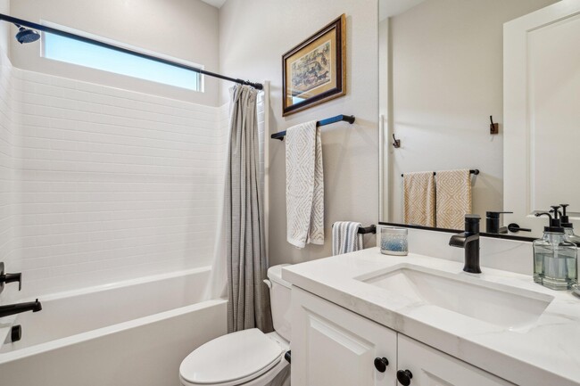 Building Photo - 51725 Pinnacle Vis Dr