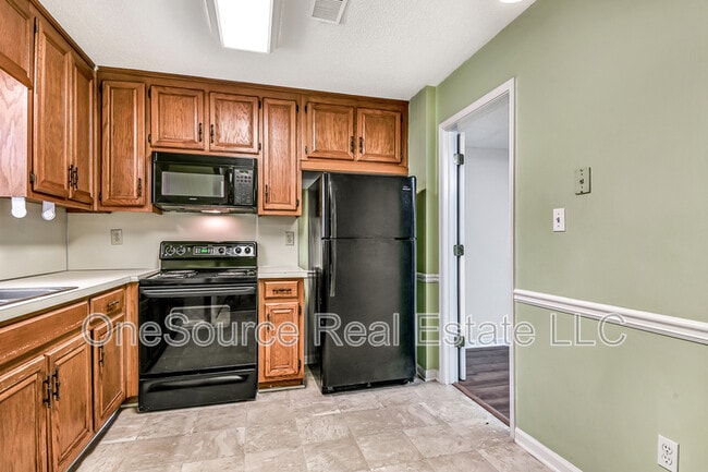 Building Photo - 1702 Twin Brooks Dr SE