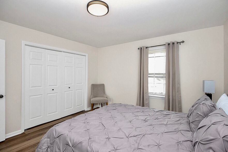 Building Photo - 6314 Old Pineville Rd