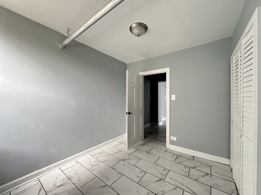 Building Photo - 5664 N Ridge Ave