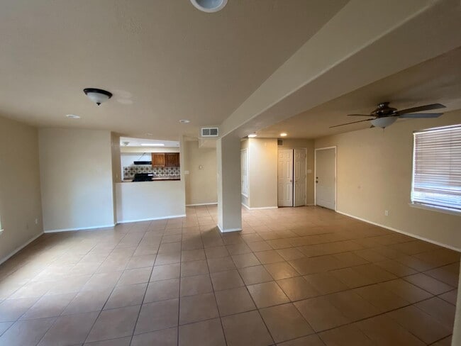 Building Photo - 2300 Stevens Dr NE