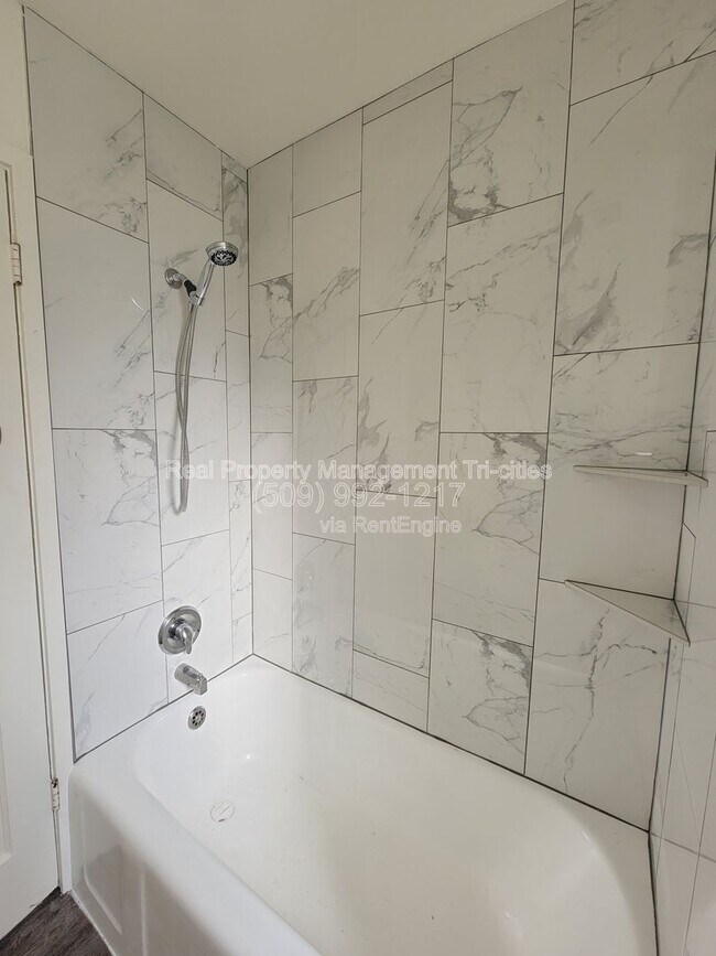 Building Photo - 87 Symons St