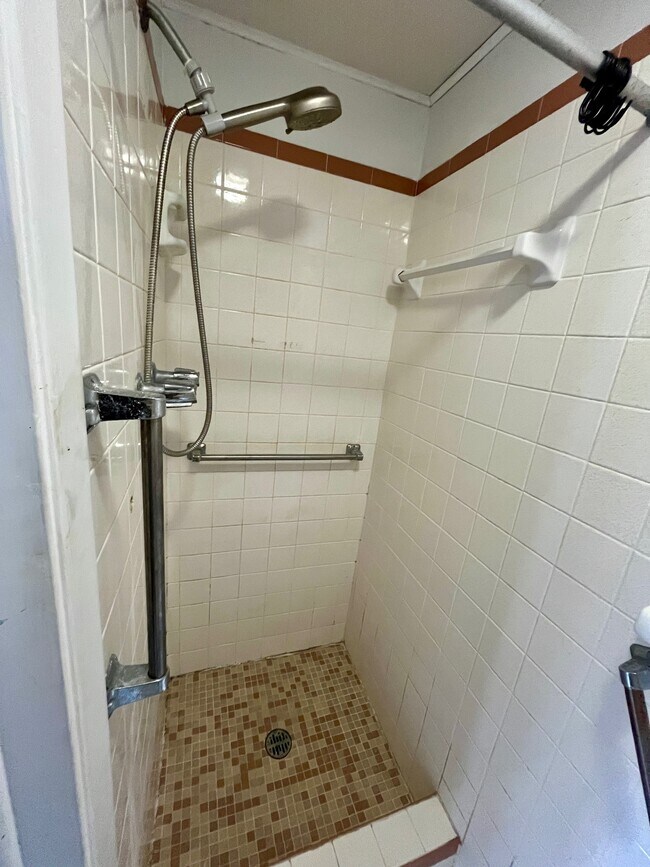 Building Photo - 5121 Dove Dr
