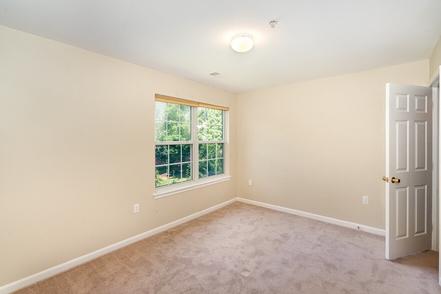Building Photo - 200 Woodgreen Cir
