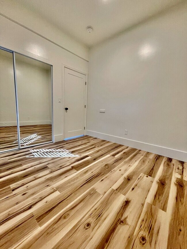 Building Photo - 2 bedroom/1 Bathroom - Isla Vista