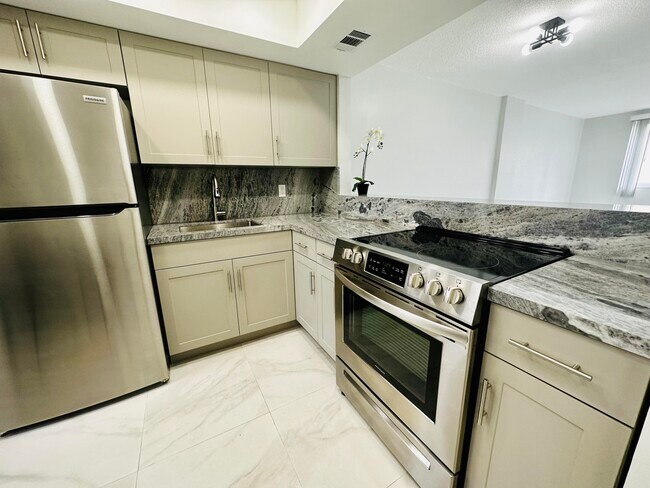 Building Photo - 1333 E Hallandale Beach Blvd