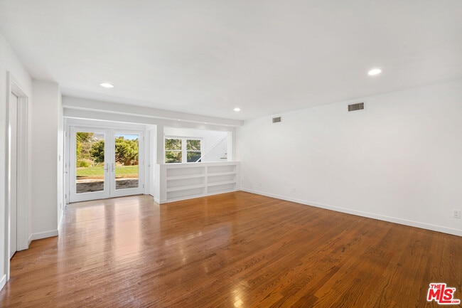 Building Photo - 6644 Wildlife Rd