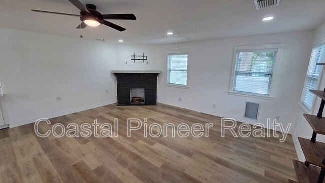 Building Photo - 5420 29th Ave S