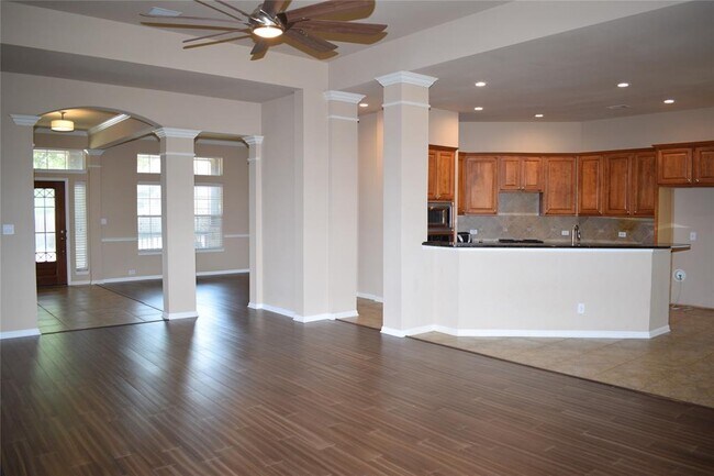 Building Photo - 7233 Via Dono Dr