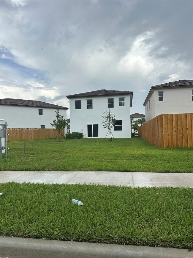 Building Photo - 2430 SE 24th St