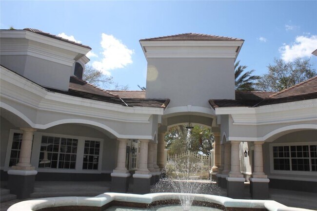 Building Photo - 13929 Fairway Island Dr