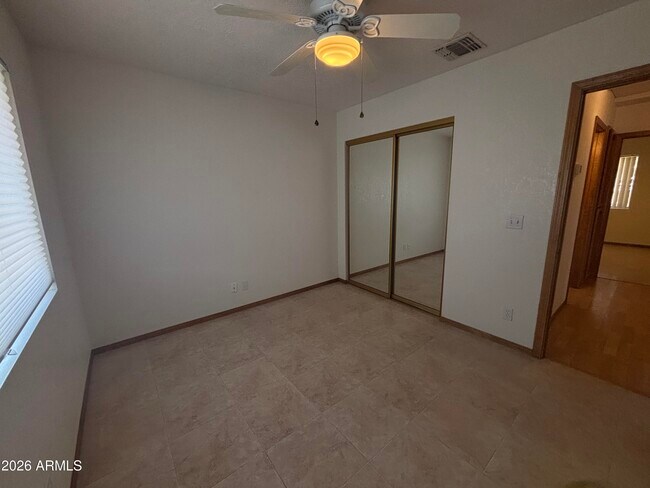 Building Photo - 1461 W Foy Dr