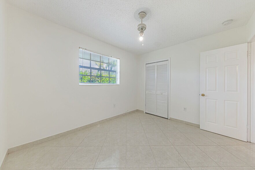 Building Photo - 9941 NW 27th St