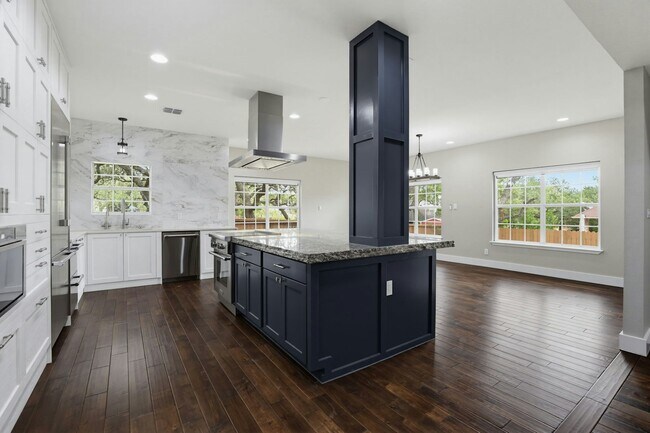 Building Photo - 17006 Silverwood Dr