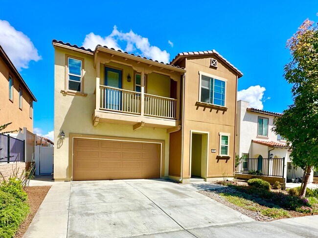 Building Photo - Lovely, Light & Bright, Two-Story, Detached Home in the Desirable Wildgrove Community of Vista!