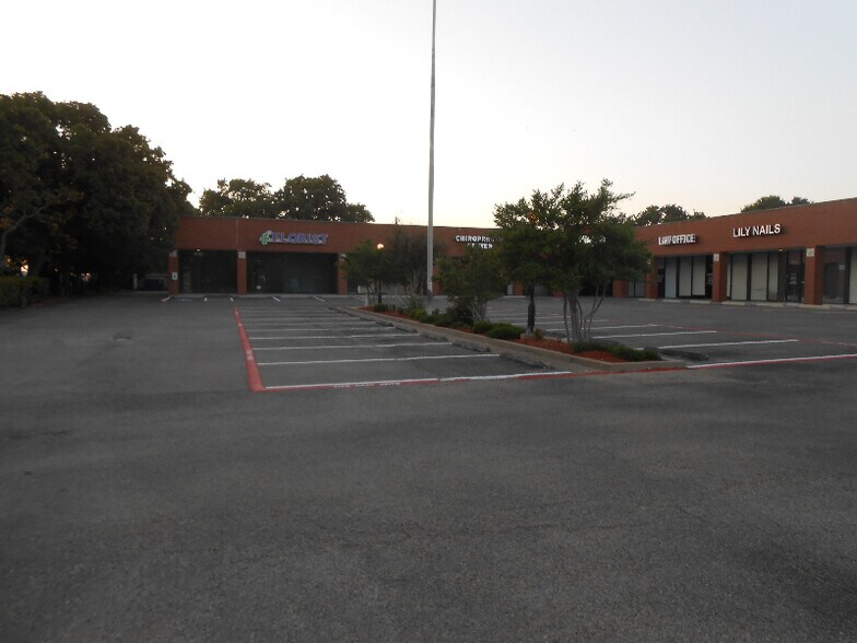 Building Photo - 3014 East US Hwy 377