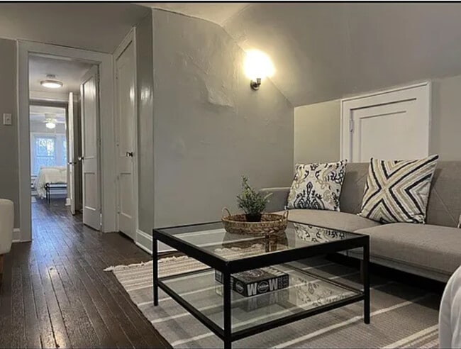 Building Photo - 1347 1/2 Highland