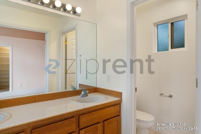 Building Photo - 15150 NE 8th Pl