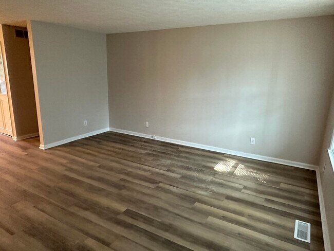 Building Photo - 788 Ridgeview Dr
