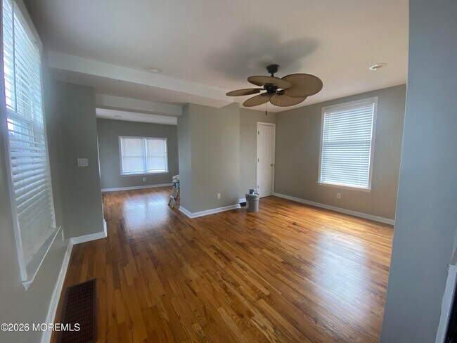 Building Photo - 563 Winter St