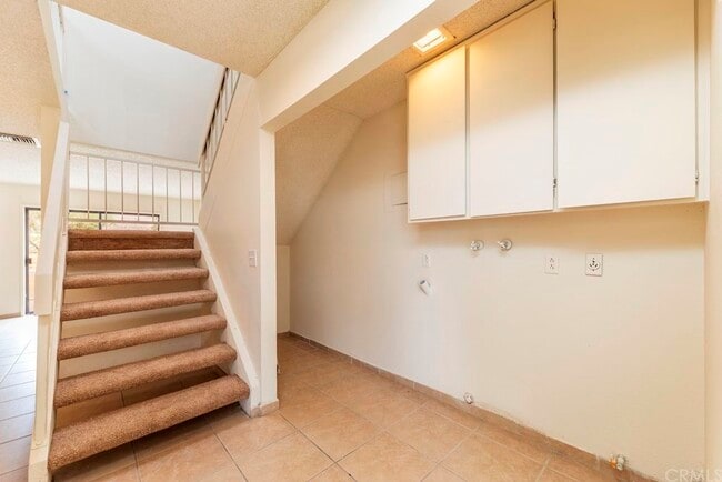 Building Photo - 55889 Santa Fe Trl