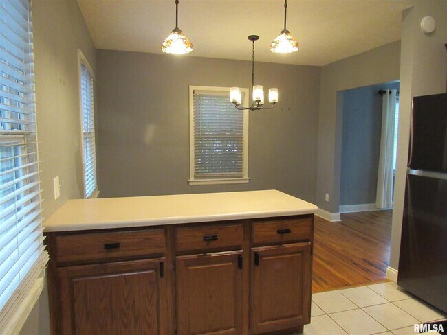 Building Photo - 1126 W Lombard St