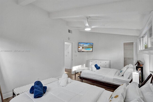 Building Photo - 2120 SW 28th Way