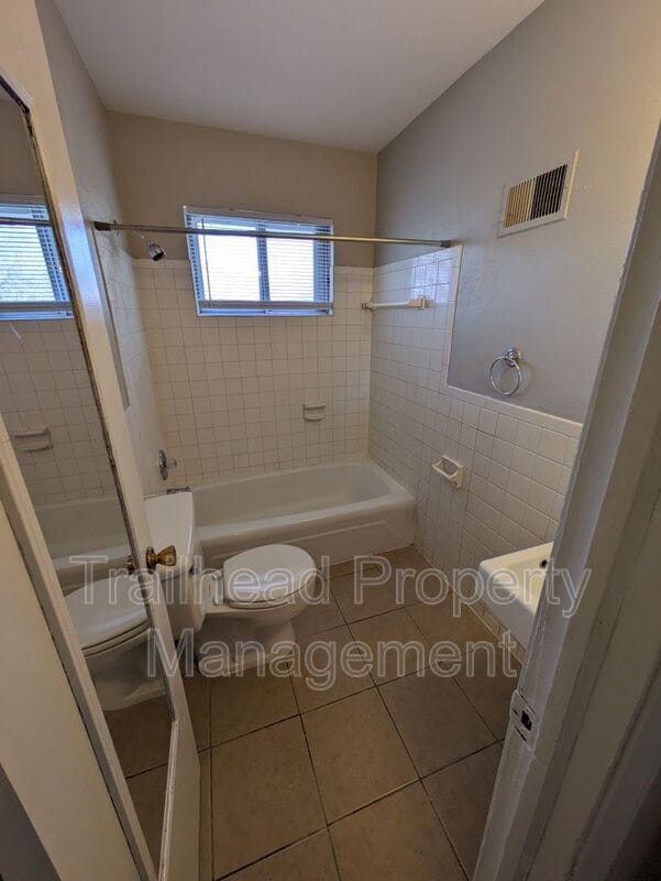 Building Photo - 110 S High St