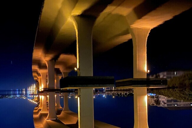 Building Photo - 975 NW Flagler Ave