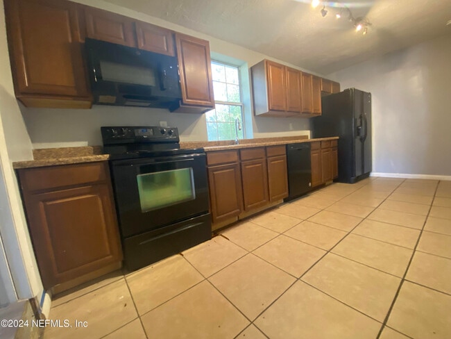 Building Photo - 13007 Atomic St