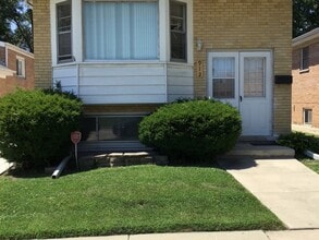 Building Photo - 912 Cernan Dr