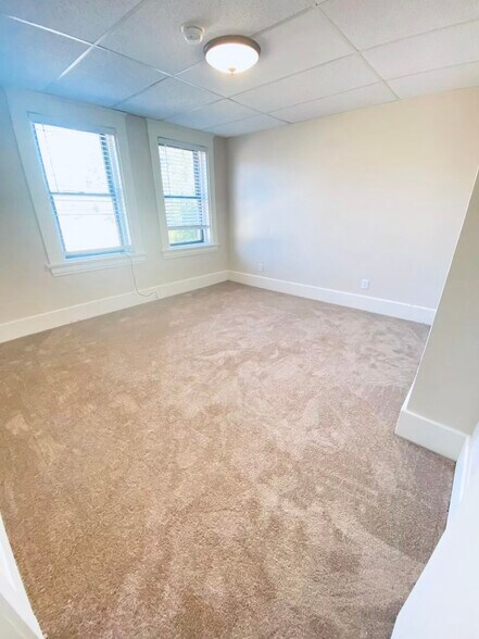 Building Photo - 110 Collier St