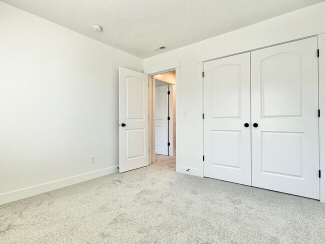 Building Photo - 4411 W Monument Peak Dr