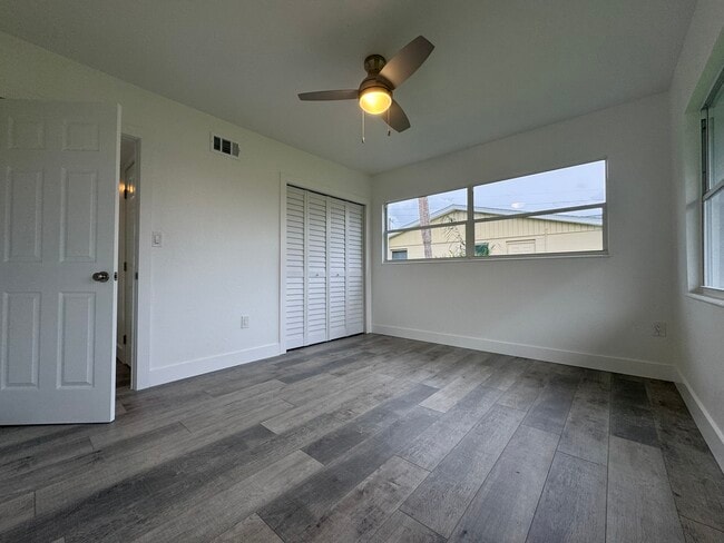 Building Photo - 116 Myakka Dr