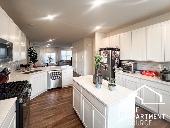Building Photo - 2360 Southwind Blvd