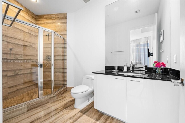 Building Photo - 15811 Collins Ave