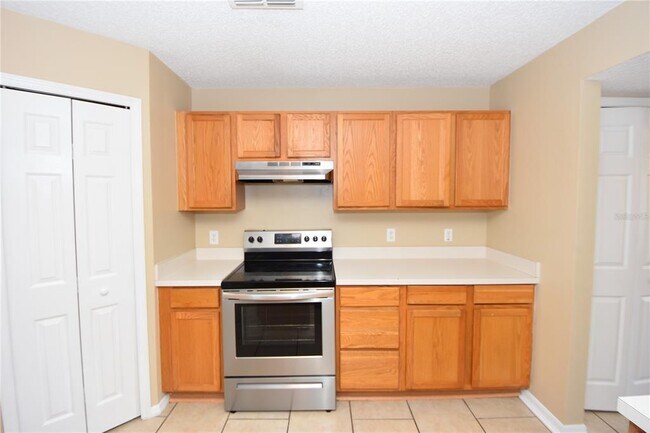Building Photo - 27 Riverdale Ln