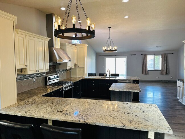 Building Photo - Beautiful Custom One Level Home