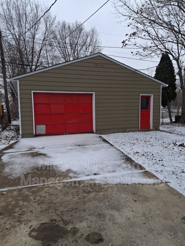 Building Photo - 1519 W 2nd St