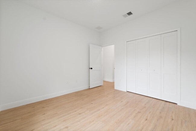 Building Photo - 6067 SW 155th St Rd