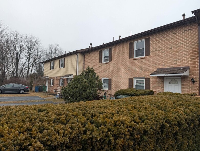 Unit is second from the end - 1703 English Dr