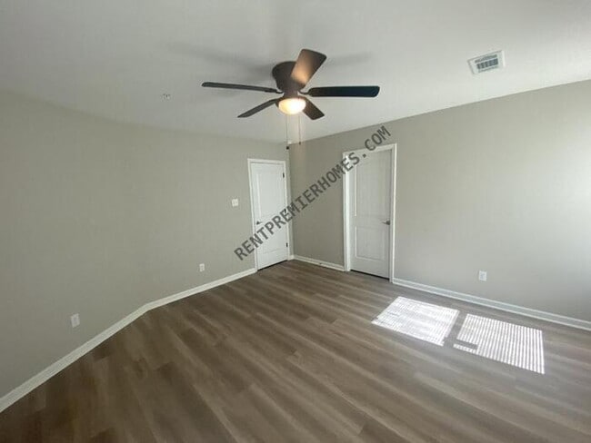 Building Photo - 1311 Lee Mac Dr