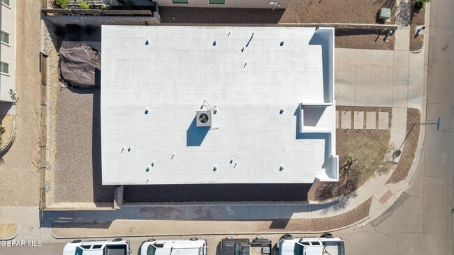 Building Photo - 12631 Mark Twain Ave