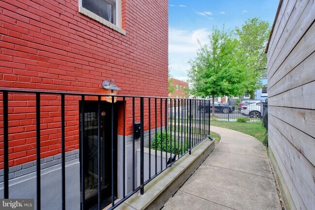 Building Photo - 1239 Simms Pl NE