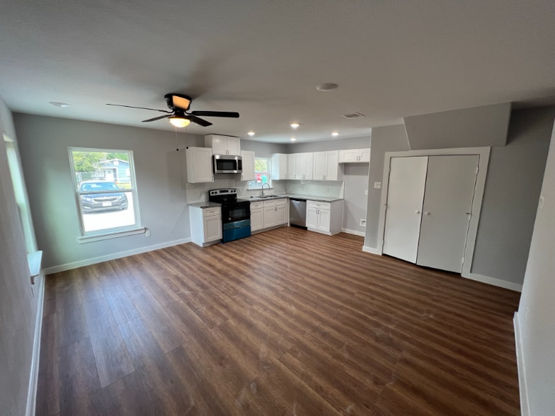 Building Photo - 6619 Bacher St