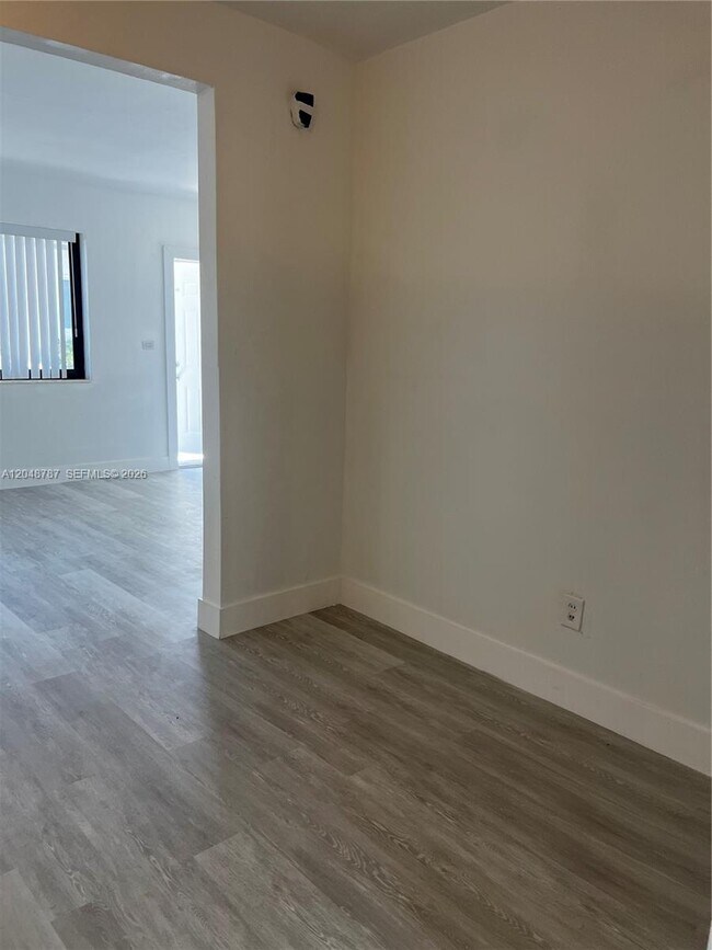 Building Photo - 811 81st St